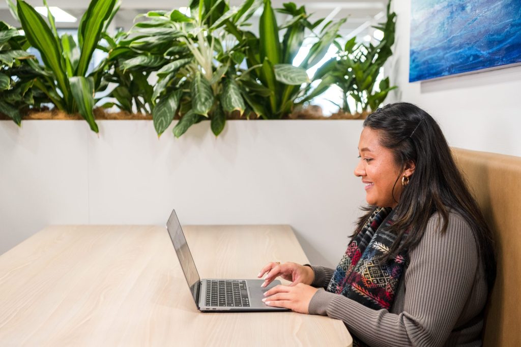 Lady sitting at laptop in people2people office